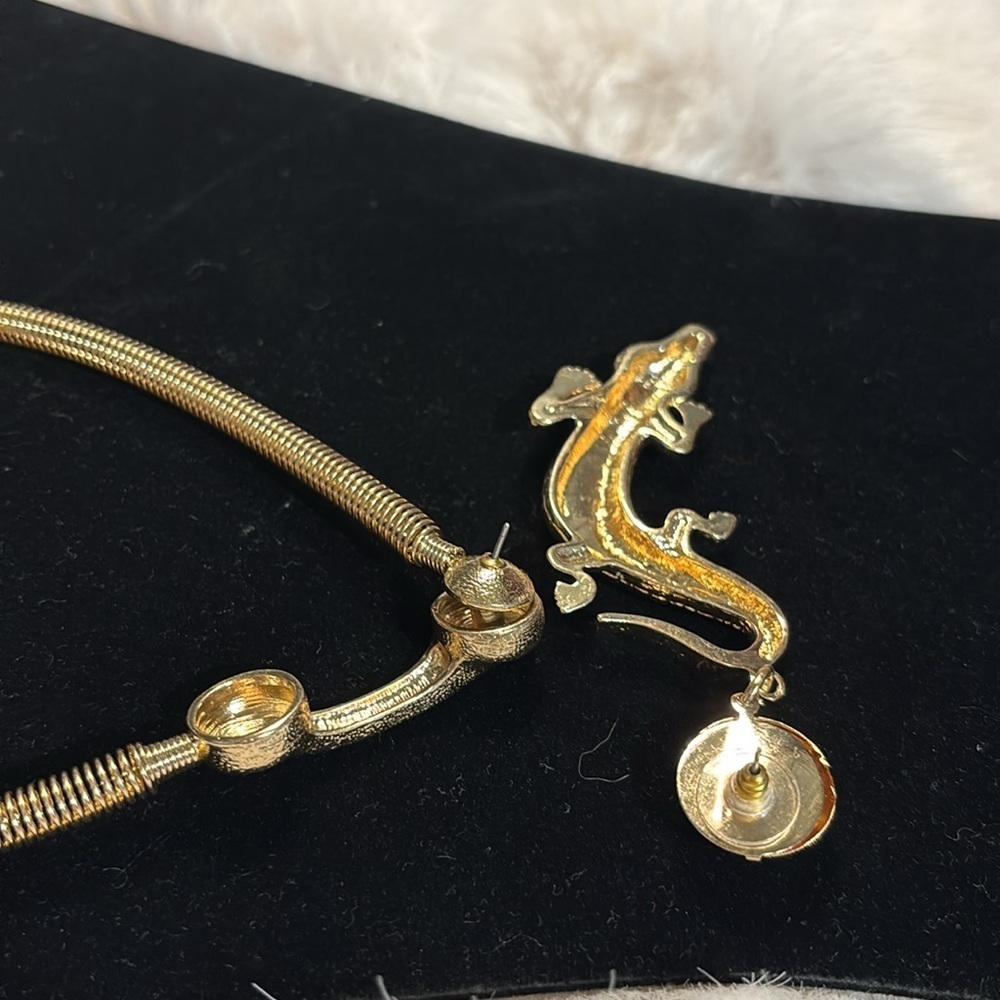 Gold Crocodile and telephone earrings - Picture 4 of 4